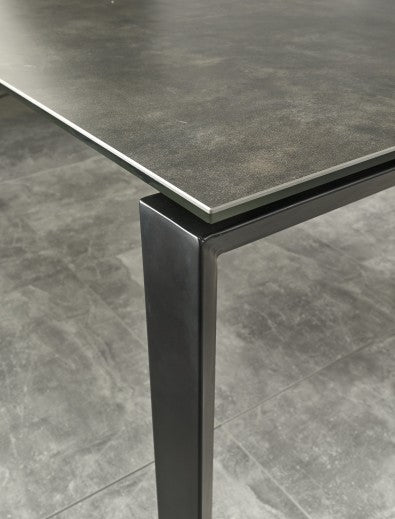 Table Horizon métal et céramique, L120-180xl85xh76 cm