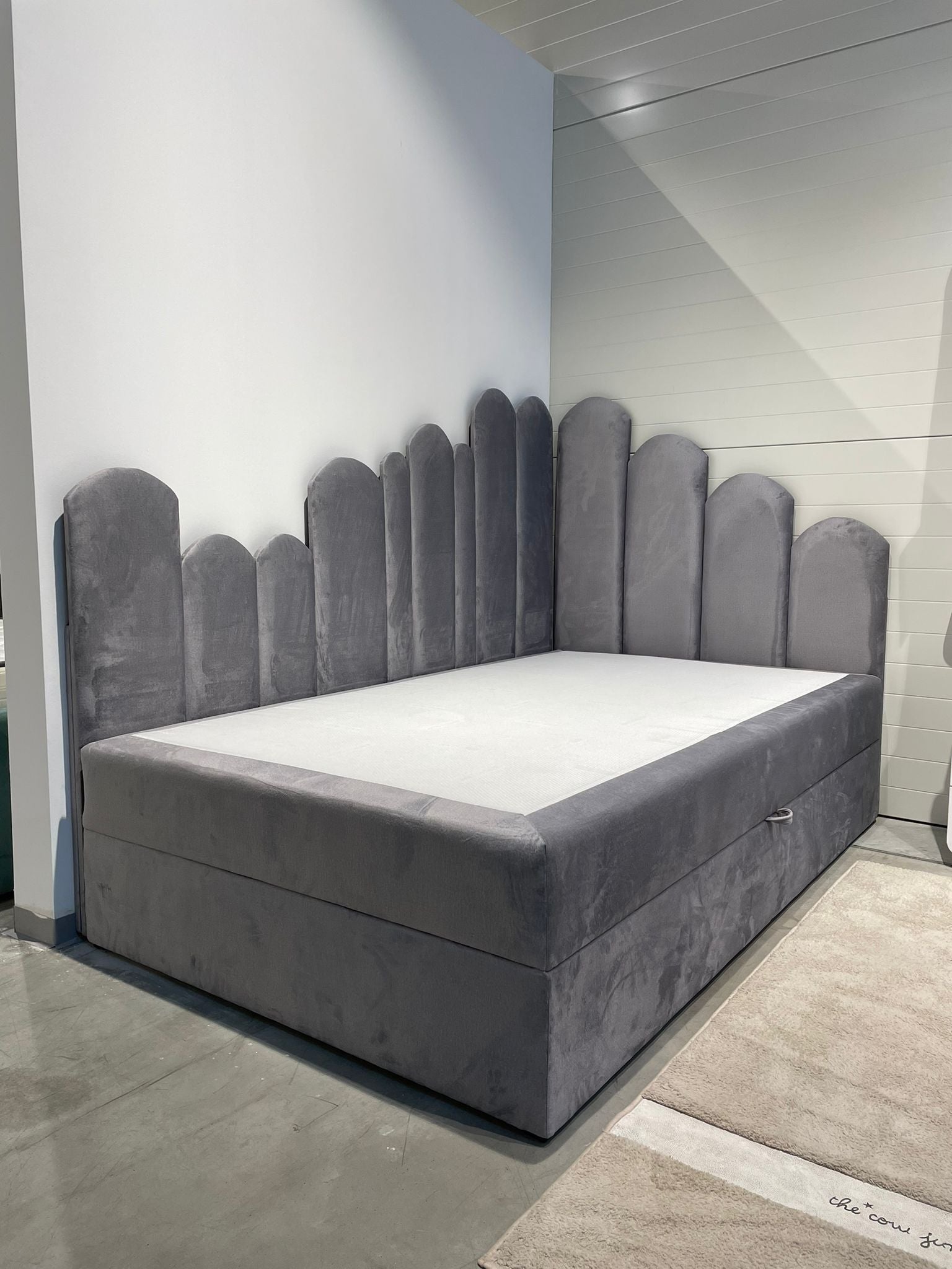 Lit pliant / canapé avec coffre de rangement, recouvert de tissu Bumps, Gauche, Gris