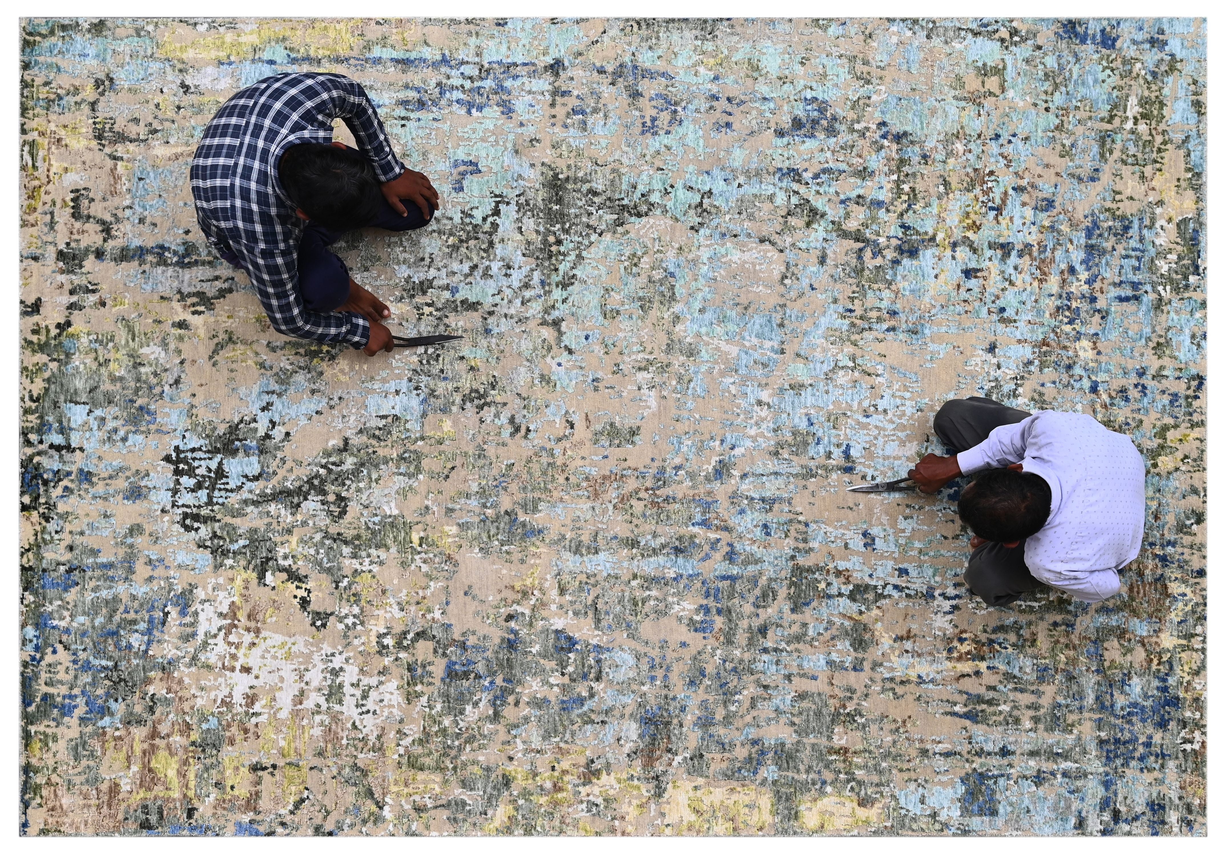 Covor innodat manual din lana, bumbac si matase de bambus, tesatura indo tibetana, Radiance RD-68 Bej / Verde