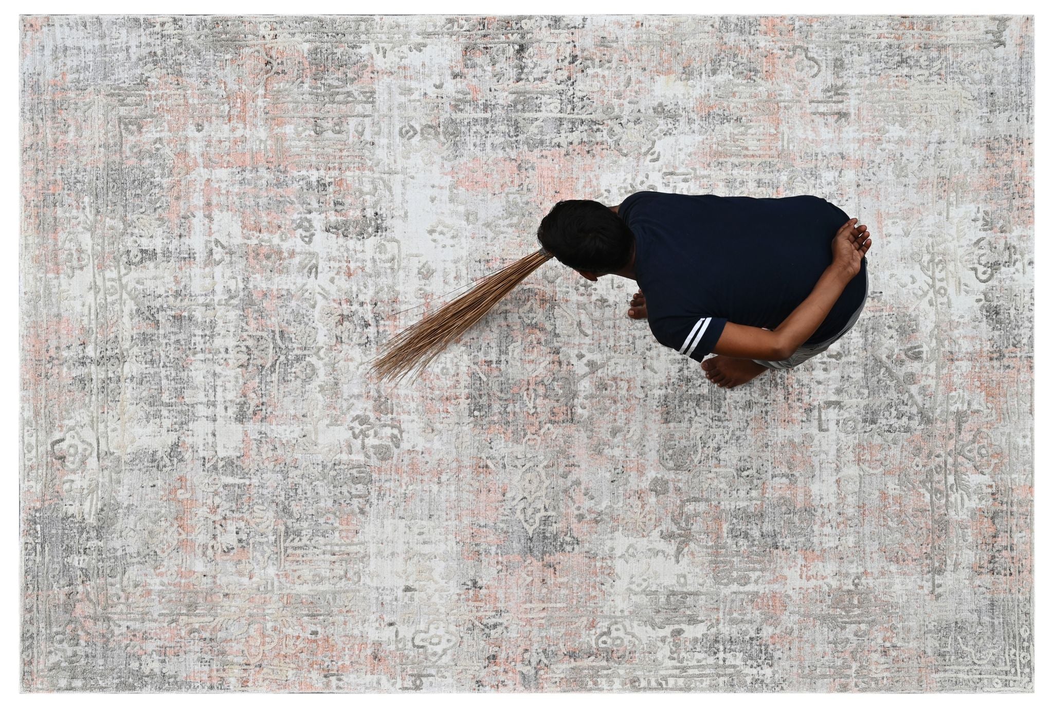 Covor tesut manual din lana, vascoza si bumbac, imprimare manuala, Flow FL-74 Gri / Roz Deschis (1)