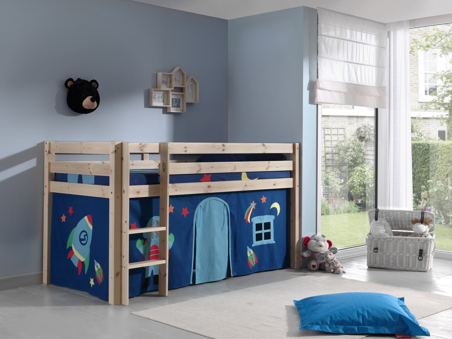 Lit de plancher en bois d'épingle, avec espace de jeu pour enfants Natural Pino Astro, 200 x 90 cm