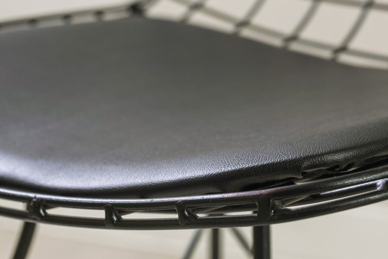 Chaise enfant en métal, avec assise rembourrée en éco-cuir noir métal foncé, l53xA45xH82 cm