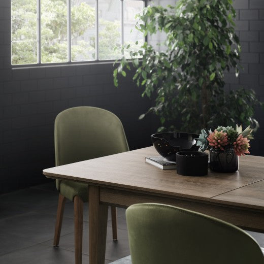 Chaise rembourrée avec tissu et pieds en bois Noble Velvet Vert / Walnut, l48xA51xH82 cm